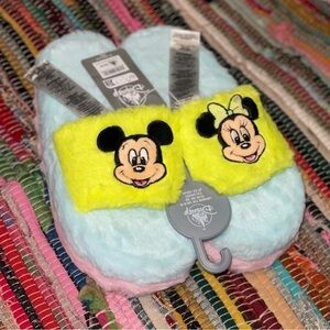 NWT Disney Mickey and Minnie Fuzzy Slides. Size M 7/8 women’s.